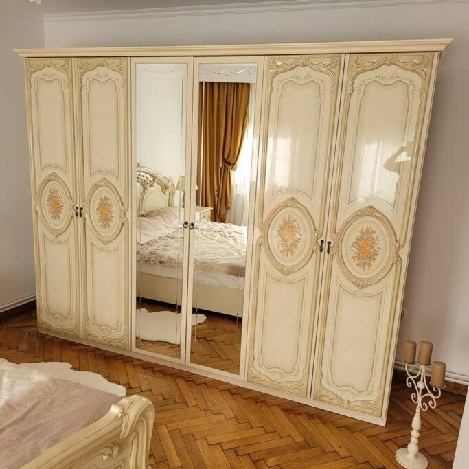 Apartament Individual La Casa Parter Appartement Timişoara Buitenkant foto
